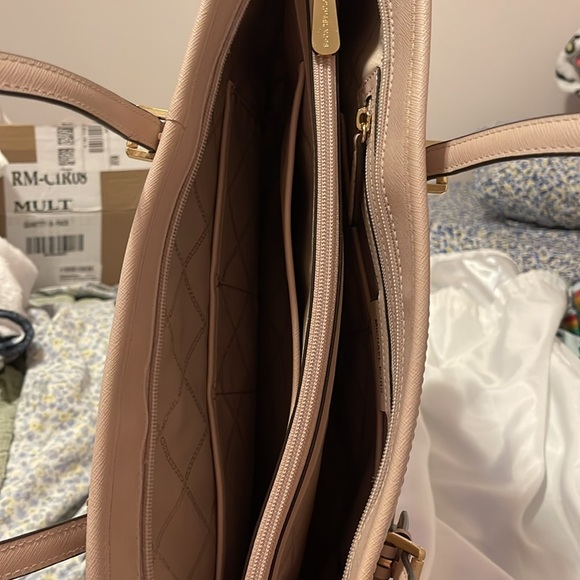 NWOT MK LARGE TOTE - Picture 9 of 9